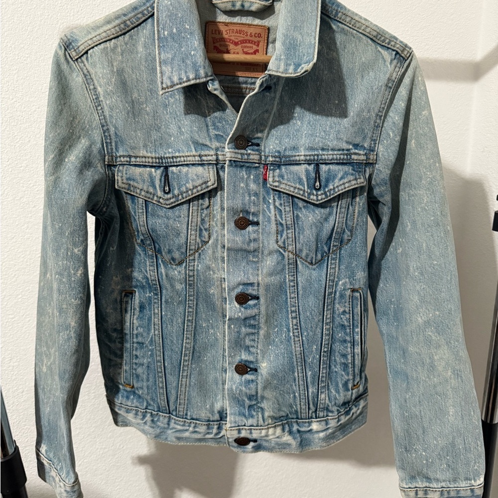 Levi’s Trucker Denim Jacket Vintage Wash Light Blue Distressed Women’s XS